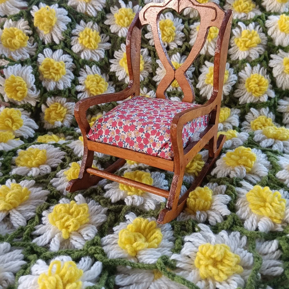 [ VINTAGE 1950s OLIVE & FLORAL WOODEN DOLLHOUSE MINI FURNITURE BUNDLE SET ] - Picture 3 of 9